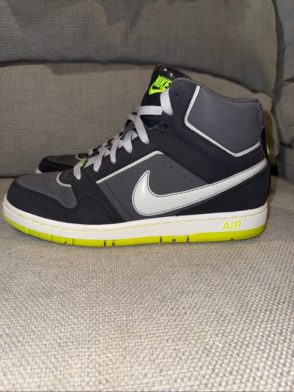Nike Air Prestige III High-Top Sneakers